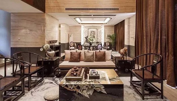 阳居风水：钱财难进？客厅沙发“八不摆”！